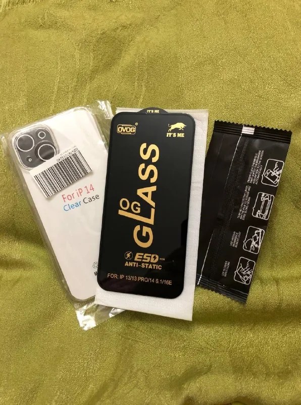 Чехол и защитное стекло на iPhone 14