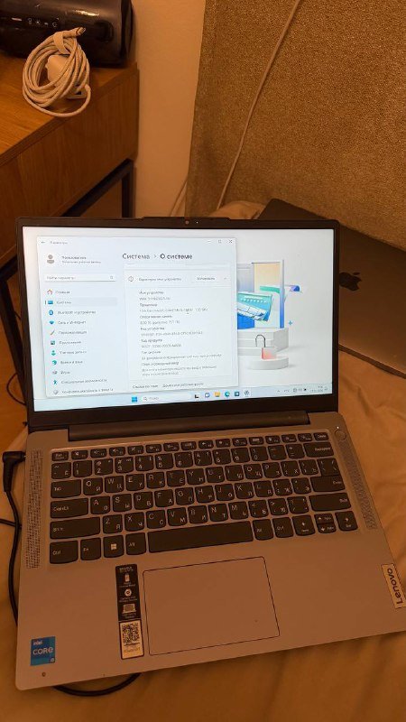 Практически новый ноутбук с оригинальной зарядкой 2