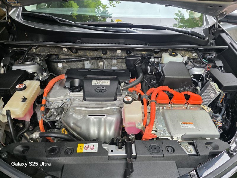 Toyota RAV4 2017 Hybrid Limited 6