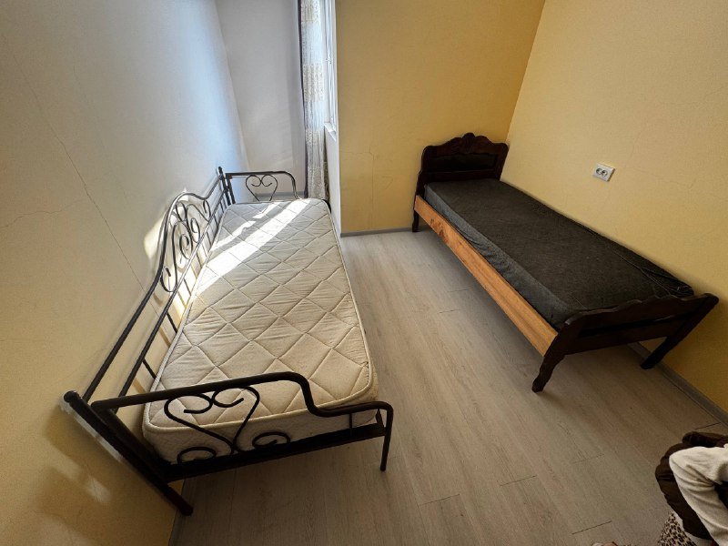 Кровать детская с матрасом, стол, двуспальный матрас