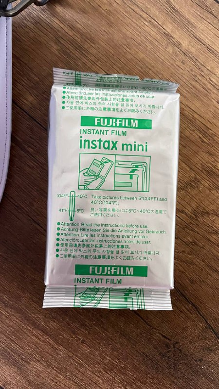 Камера Fujifilm Instax mini 11 с картриджами и чехлом 4