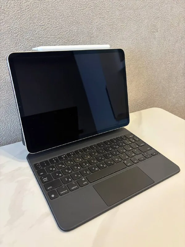 iPad Pro 11" 128GB Wi-Fi M2 с Magic Keyboard и Apple Pencil 1