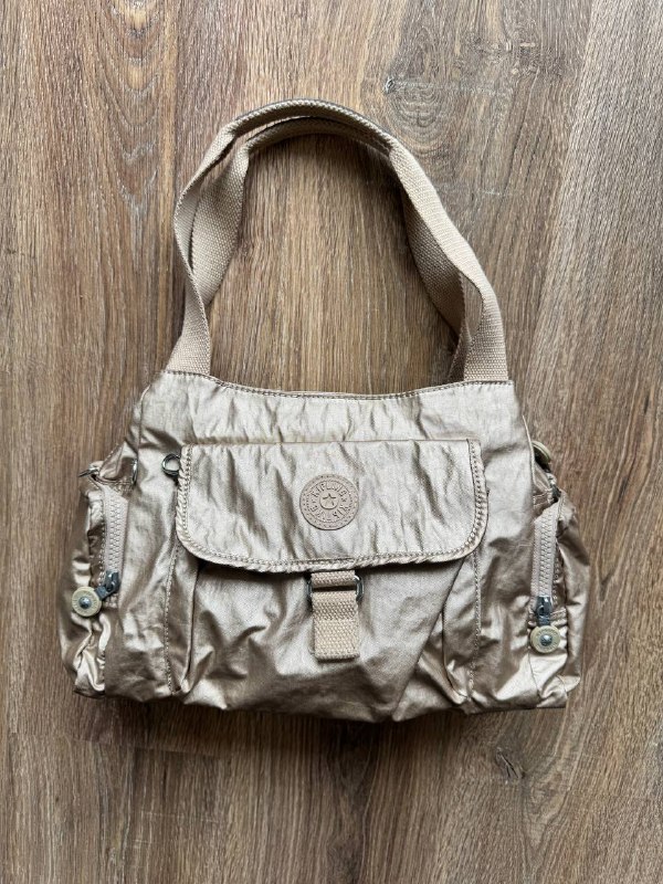 Мессенджер Kipling, сумка молочная Kipling, мессенджер Camel Active, кепки New Era Cat Белаз, футболка Alpha Industries, майка Karl Kani, поло Barbour 2