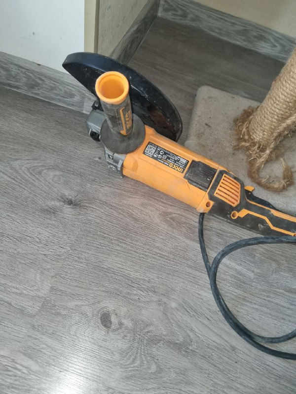 Большая балгарка INGCO 2200W 230мм
