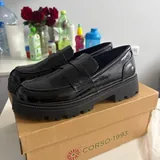 Лоферы, кроссовки Adidas Superstar, кепки 5