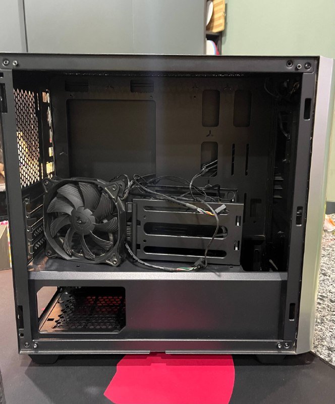 Материнская плата Gigabyte, процессор Intel Core i5-9400F, память Kingston и Micron DDR4, корпус Micro-ATX, кулер Microweak PWM RGB 6