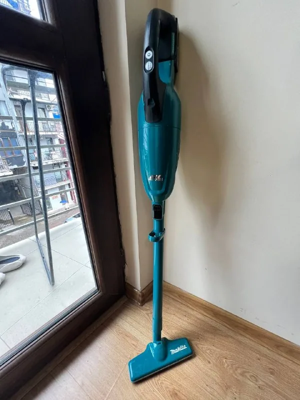 Беспроводной аккумуляторный пылесос Makita DCL281FZ 1