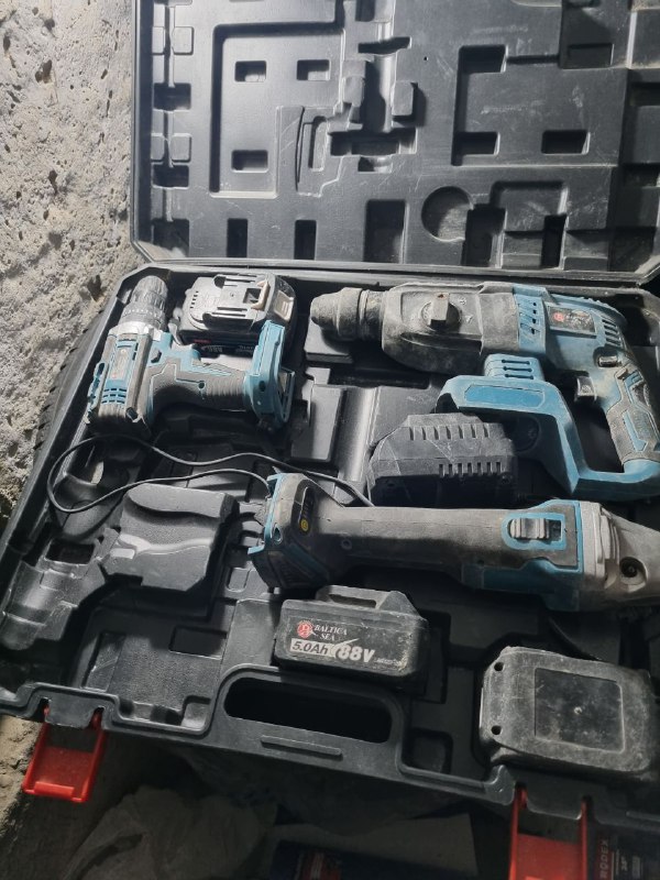 Инструменты и аксессуары Makita, Bosch 4