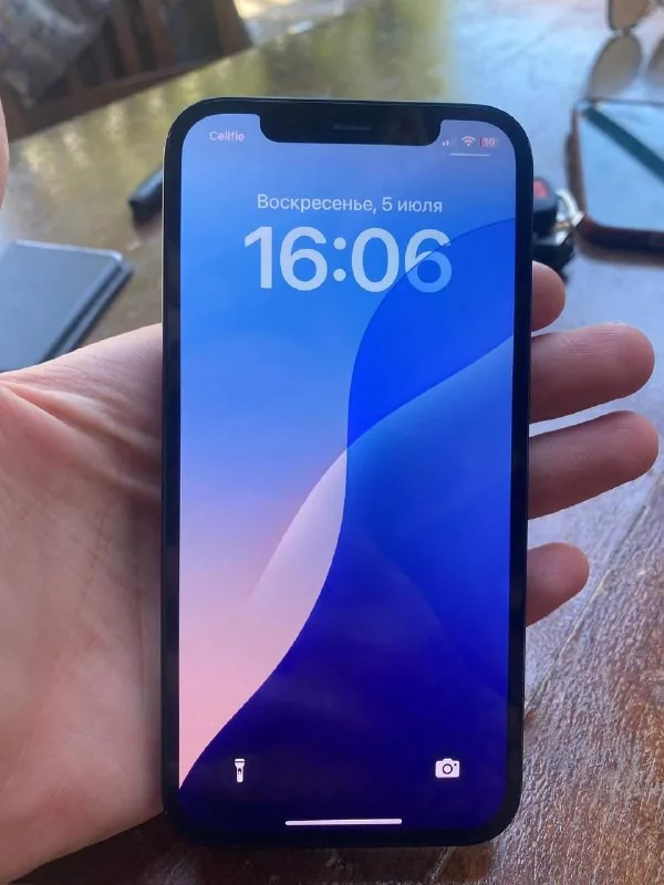 iPhone 12 64 ГБ 1