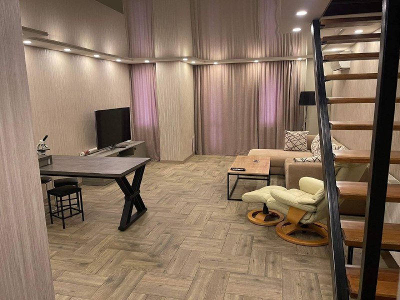 Сдаётся 2-ух комнатная квартира район Авлабари 1