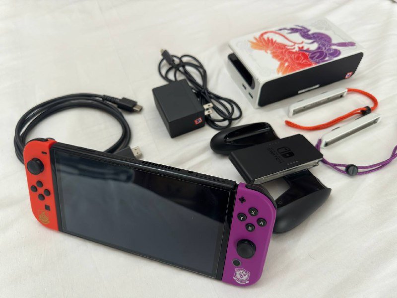 Nintendo Switch OLED с аксессуарами