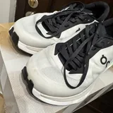 On Running sneakers 2