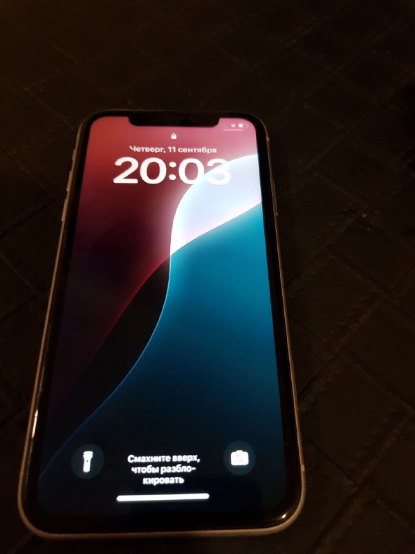 Iphone XR 64GB с поврежденным задним стеклом 2
