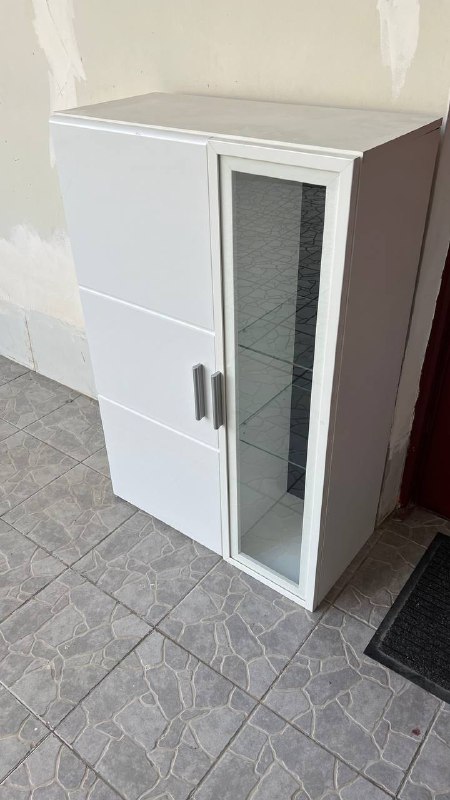 Белый шкаф с подсветкой 2