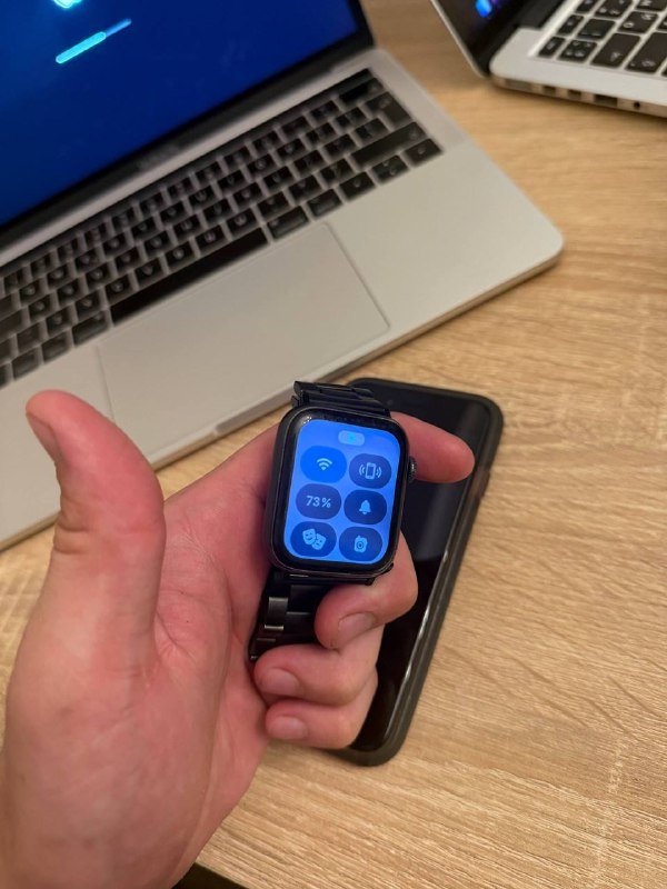 Apple Watch SE со ремешком и зарядным устройством 5