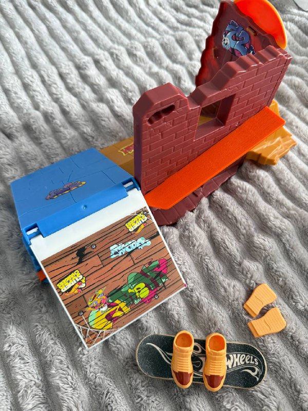 Игровой набор Hot Wheels Skate Boombox Skate Park 3