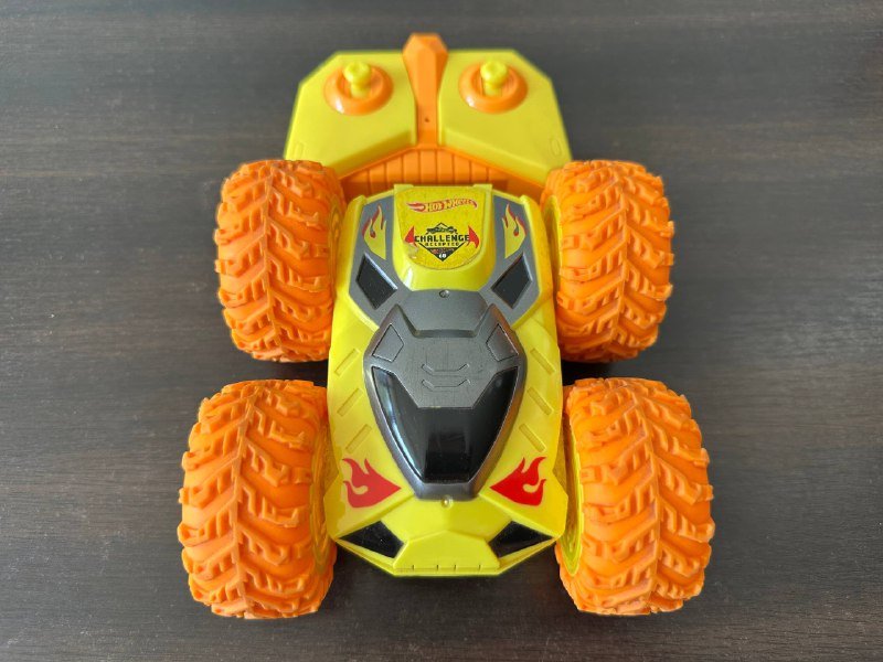 Радионяня Motorola, надувной круг Swimtrainer, машина Hot Wheels, конструктор Clementoni 3