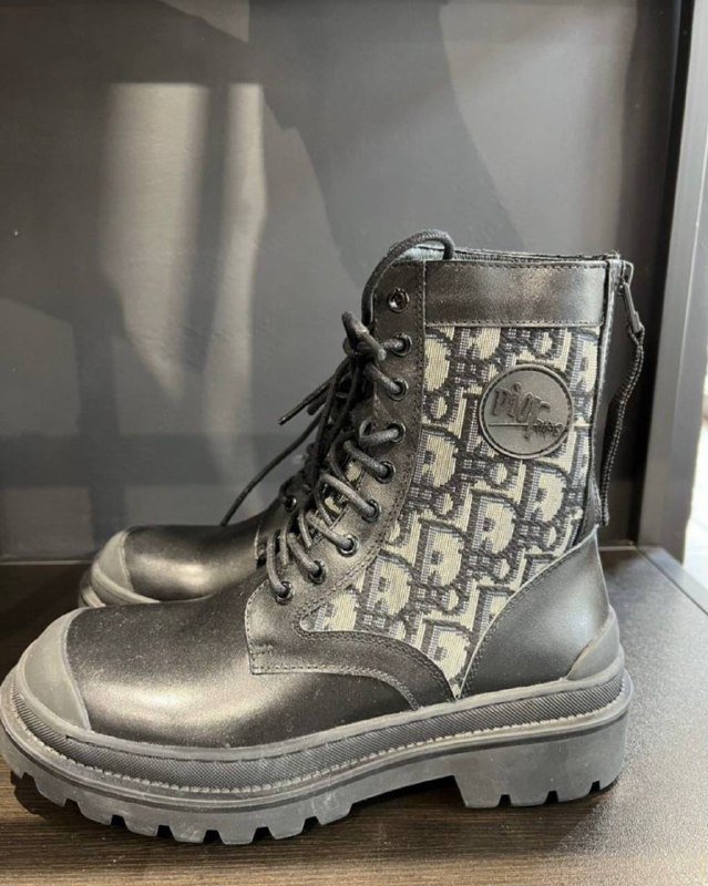 Укороченный свитшот, свитшот, куртка, сумка, парфюм, кожаный плащ, ботинки 7