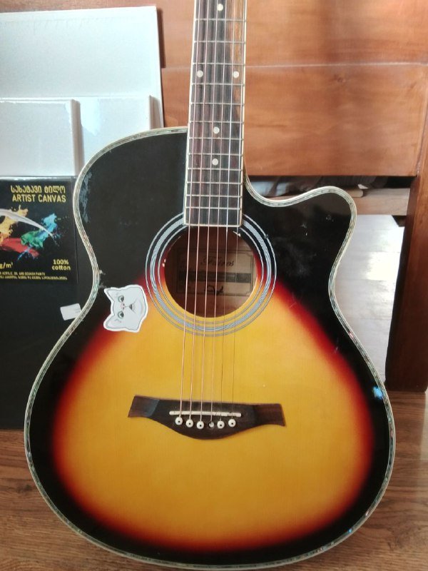 Акустическая гитара с чехлом и новыми струнами 2
