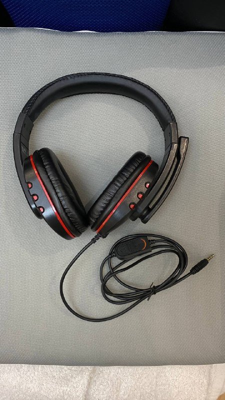 Офисный стул, наушники с микрофоном 2