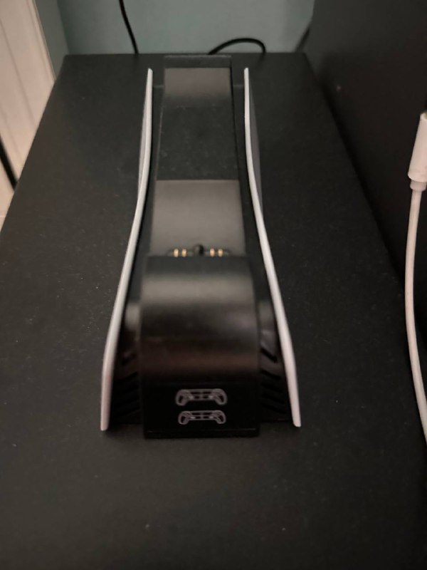 Зарядка для джойстиков Dualsense PS5 док станция 1