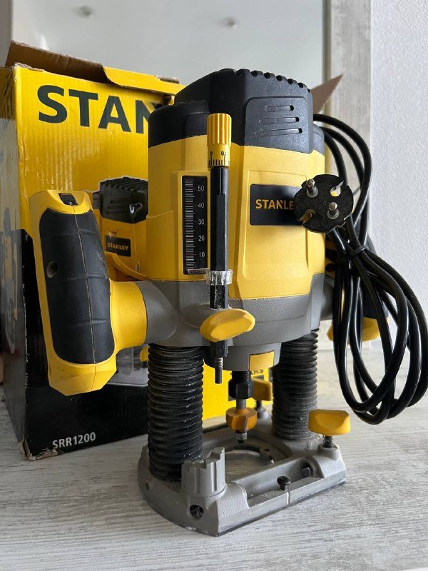Фрезер Stanley SRR1200 для обработки дерева