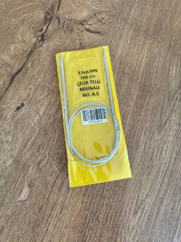 Набор пряжи, спицы, крючки и маркеры для вязания 3