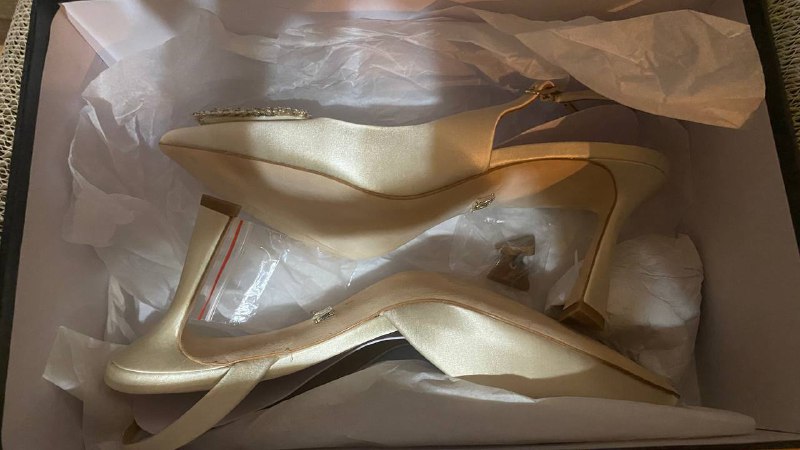 Женские туфли Badgley Mischka 7 US бежевые с кристаллами 2