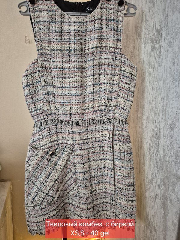 твидовый комбез, сарафан, желтый пиджак, джинсовая юбка-шорты, двойное платье, коктейльное платье