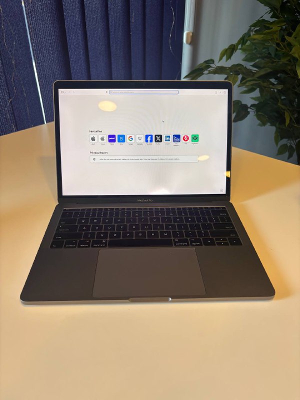 MacBook Pro 2017 i5 8/128 ГБ