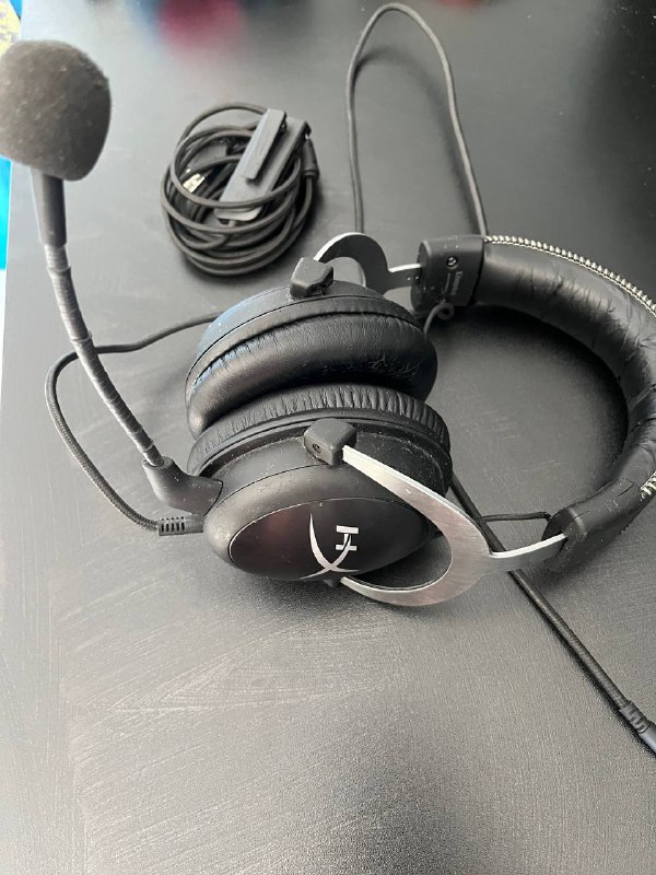 колонки Edifier R1010BT, наушники Hyperx cloud 2, мышь Logitech g pro x superlight 3
