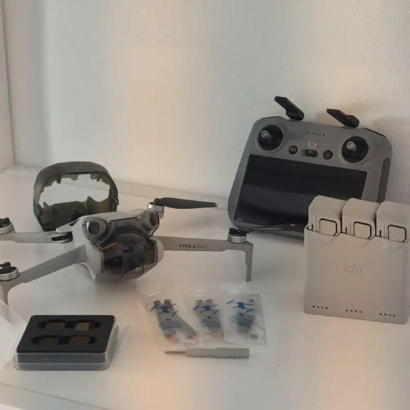 DJI Mini 4 Pro, iPad Air 13, DJI Osmo Action 5 1