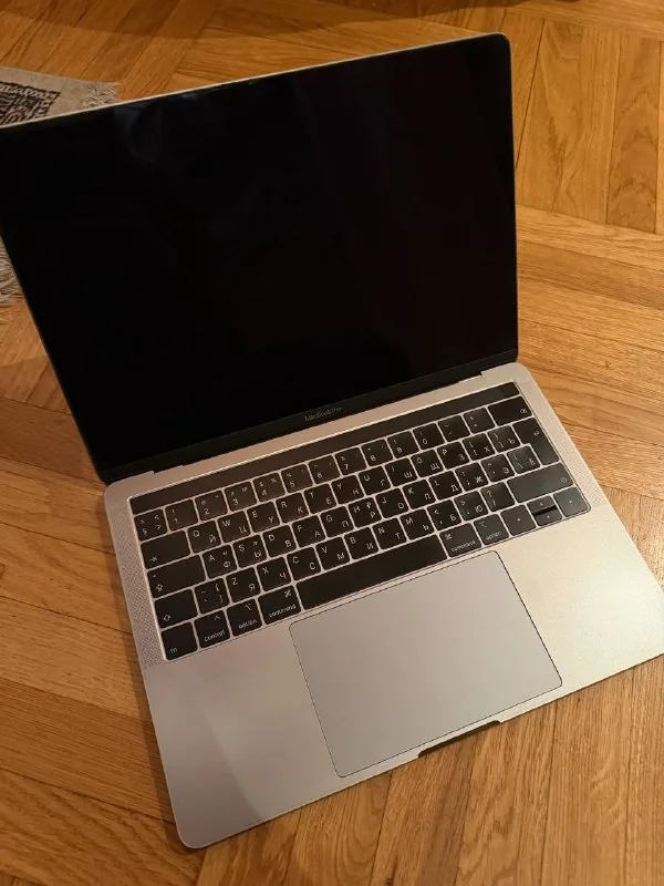 Apple MacBook Pro 13-inch 2019 8GB 128GB 1