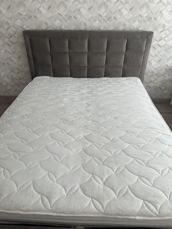 Кровать с матрасом