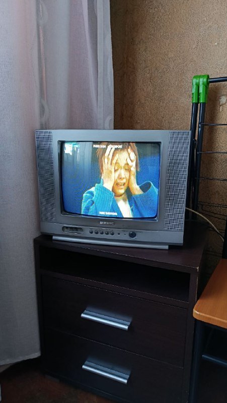Телевизор Самсунг старого образца 35 см