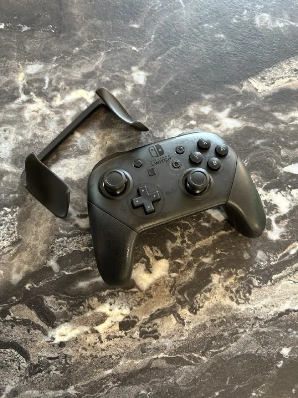 Nintendo Switch Pro Controller первого поколения 1