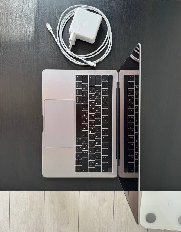 MacBook Pro Intel 8/256 4