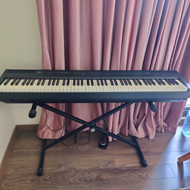 Электронное пианино Yamaha P-105, стойка, педаль, адаптер
