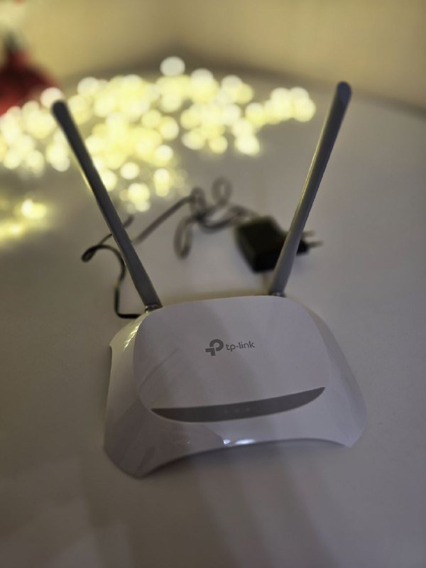 Роутер TP-link, колонки JBL Clip 3, жёсткий диск Seagate, фитнес-браслет Huawei, телефон Redmi Note 11 Pro, разговорник