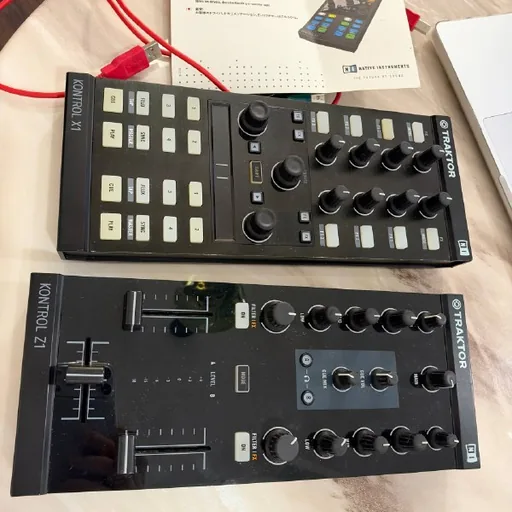 DJ Traktor Kontrol X1 და Traktor Kontrol Z1