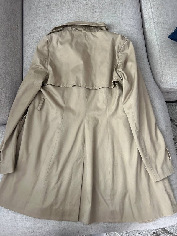 Бежевый тренч, лонгслив Bershka, велюровая кофточка, джинсы Bershka, кофточка Zara 9