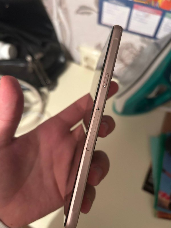 Телефон, колонка, электронные часы, умные часы 3