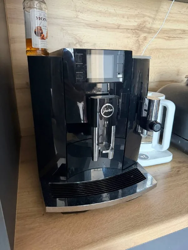 Кофемашина Jura E8 1