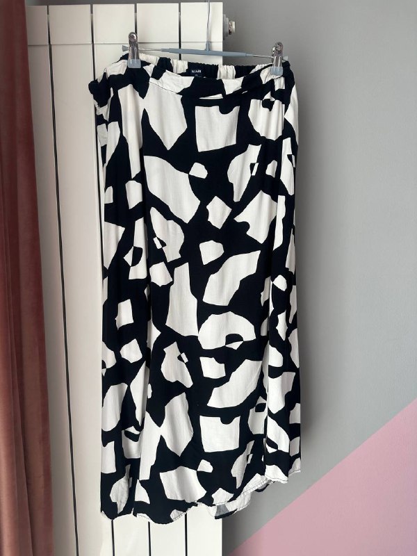 Джинсовка Zara, брюки классические Zara, юбка Kiabi, лоферы, кроссовки 7