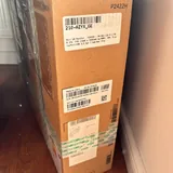 Стол Jysk Vedde, монитор Dell P2422H, мышки Apple Magic Mouse, адаптеры Apple 4