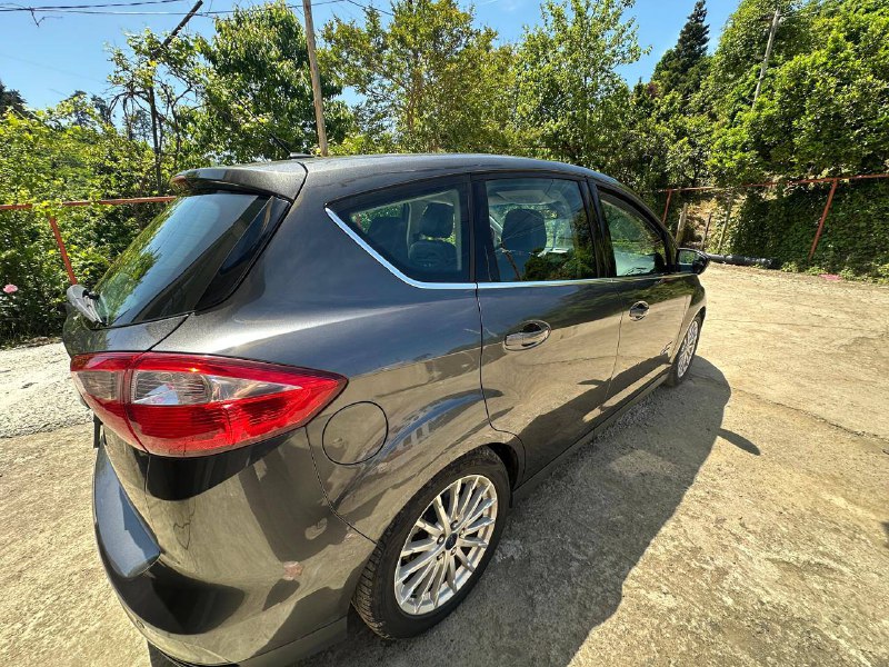 Ford C-Max гибрид 2016 года 6