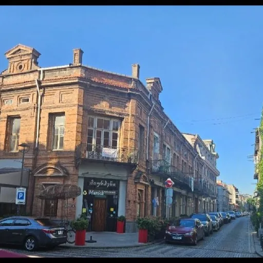 Двухуровневая квартира 50+26 м² в Старом Батуми