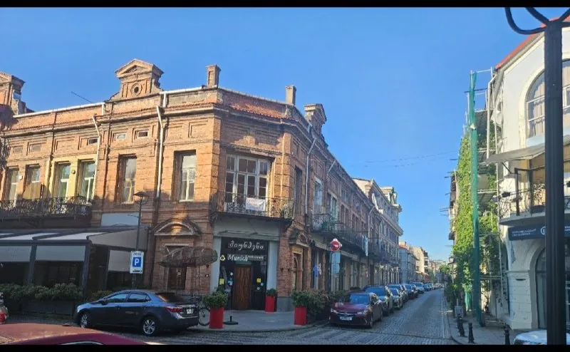 Двухуровневая квартира 50+26 м² в Старом Батуми