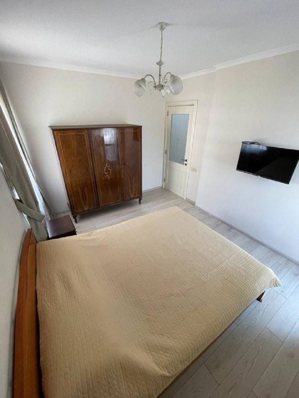 3-комнатная квартира с 2 спальнями в Батуми, аренда на год 2