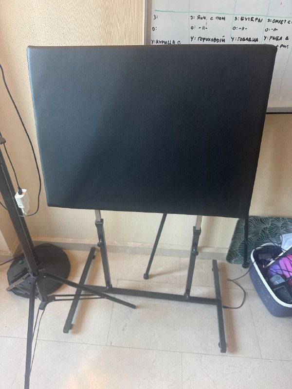 Массажная кушетка, стул-седло, кольцевая лампа, стол-тележка, арм-холдер, складной мольберт